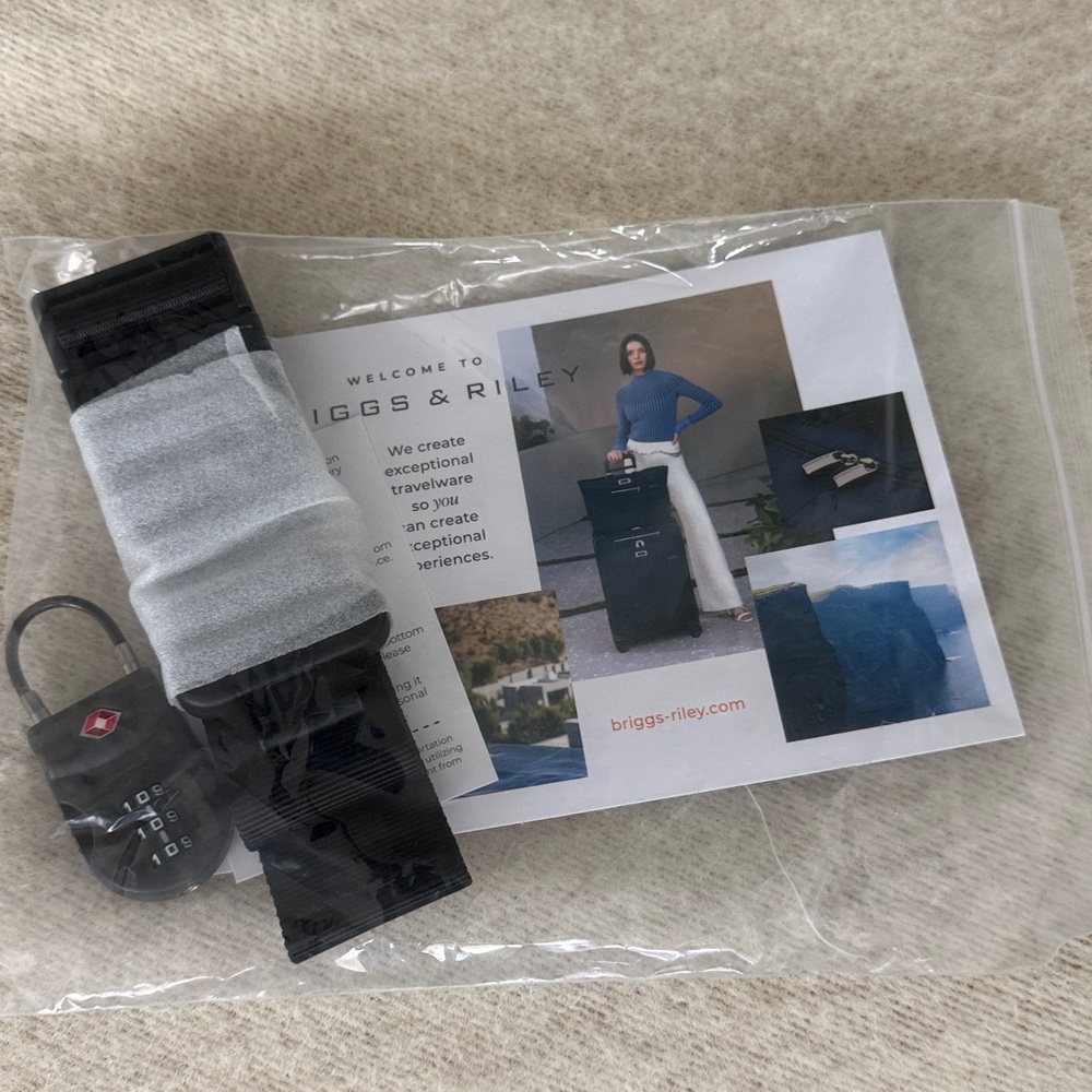 Briggs and Riley Global 21" 2-Wheel Expandable Carry-On - Picture 5 of 5